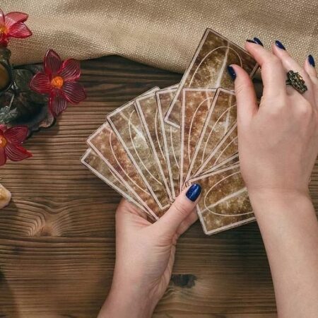 Bói tarot chính xác về tình yêu – Trải bài chuẩn 2022